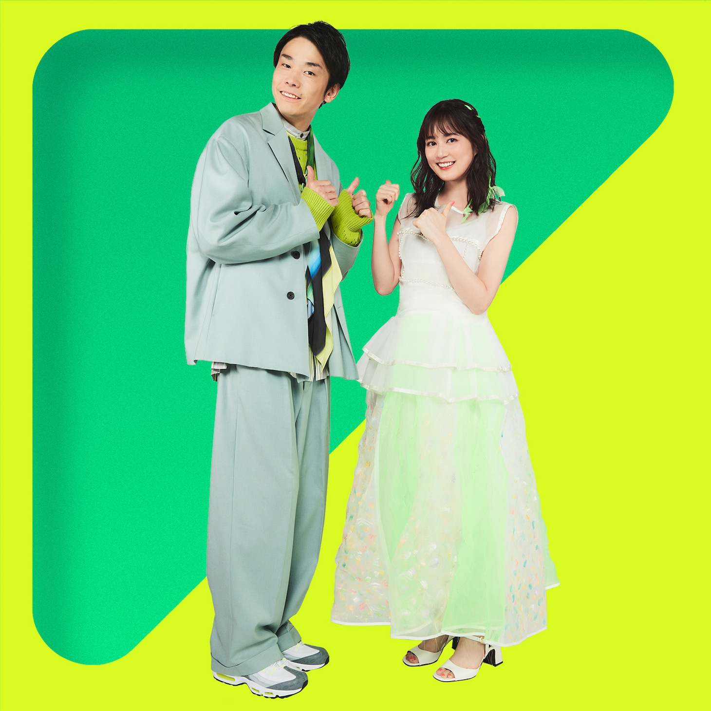 左から濱家隆一（かまいたち）、生田絵梨花。
