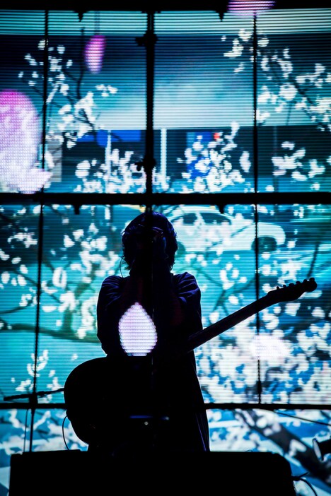 EMA（Vo）（Photo by Takashi Konuma）