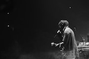 人気画像8位は「『やっとKing Gnuになれた』King Gnuが初東京ドーム公演で見せたロックバンドとしての貫禄」より、井口理(Vo, Key)(撮影:川上智之)