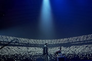 人気画像9位は「『やっとKing Gnuになれた』King Gnuが初東京ドーム公演で見せたロックバンドとしての貫禄」より、King Gnu「King Gnu Live at TOKYO DOME」の様子。(撮影:川上智之)