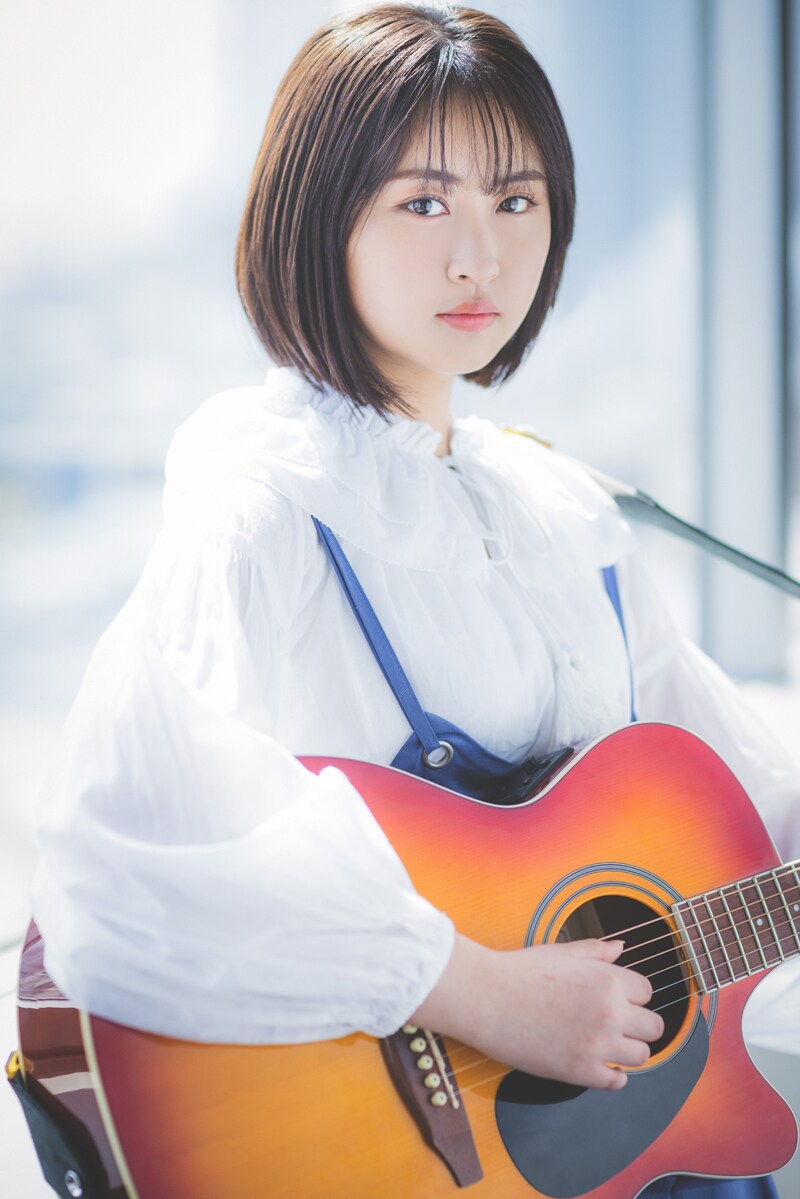 湊ゆず、思春期の葛藤を素直につづった新曲「蒼い窓」リリース