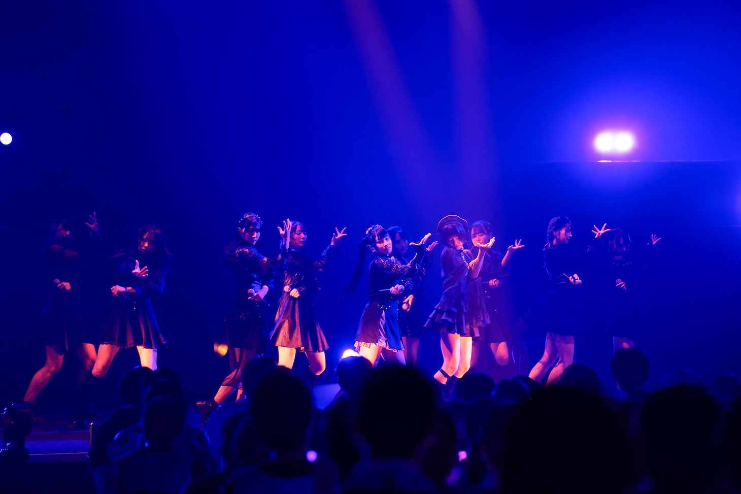 「全国ツアー2022『もしこれが恋ならば君しか無理なんだよ』」広島・上野学園ホール公演より。(c)YOANI/KING RECORDS