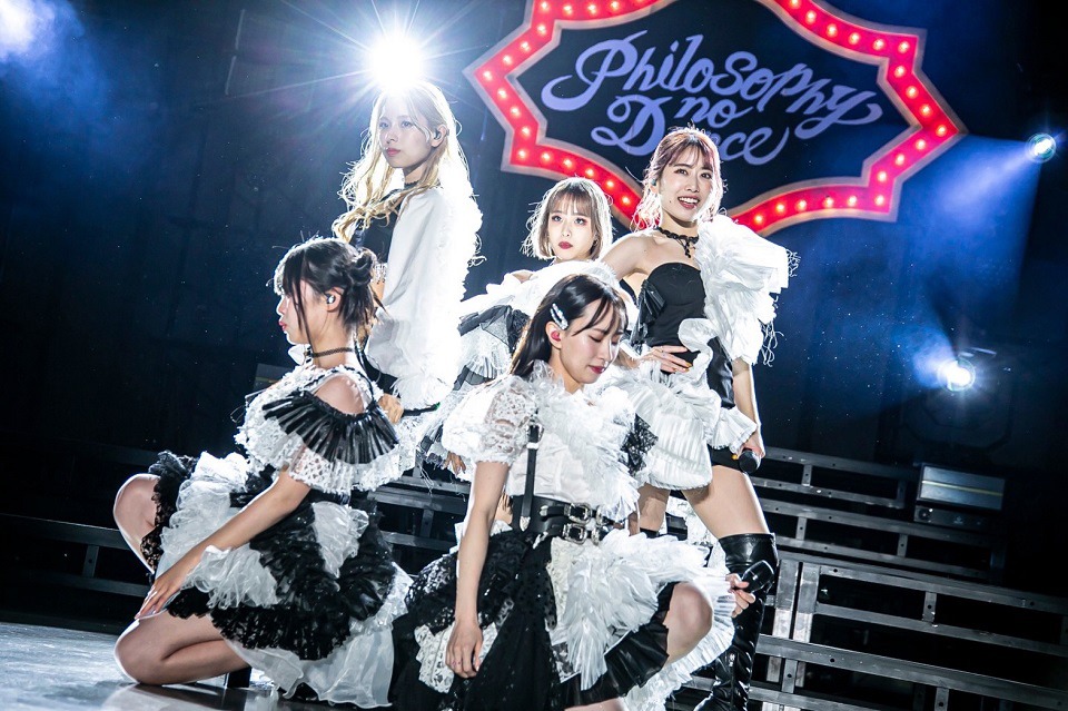 5人になった新生フィロソフィーのダンス。（photo by SHOKO ISHIZAKI［THINGS.］）