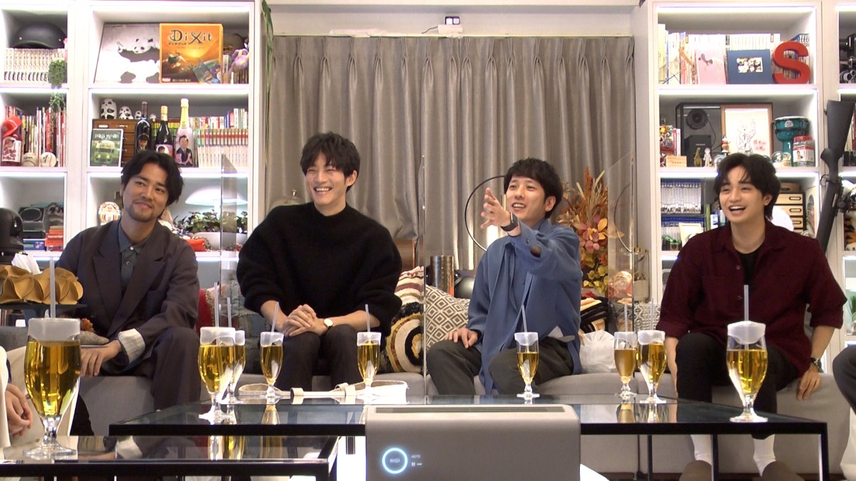 左から桐谷健太、松坂桃李、二宮和也、中島健人。(c)TBS