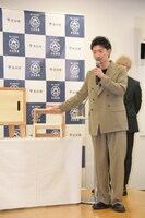 「ステッピー」「ファッピー」「マイターン」について説明するEXILE MAKIDAI。