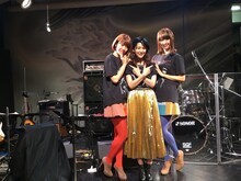 遠藤舞とバニラビーンズ。ソロシンガー引退ライブより。