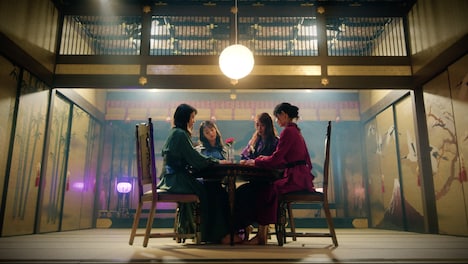 TEAM SHACHI「江戸女」ミュージックビデオより。