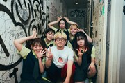 ラストライブ終演後のWAggとWACK代表・渡辺淳之介。