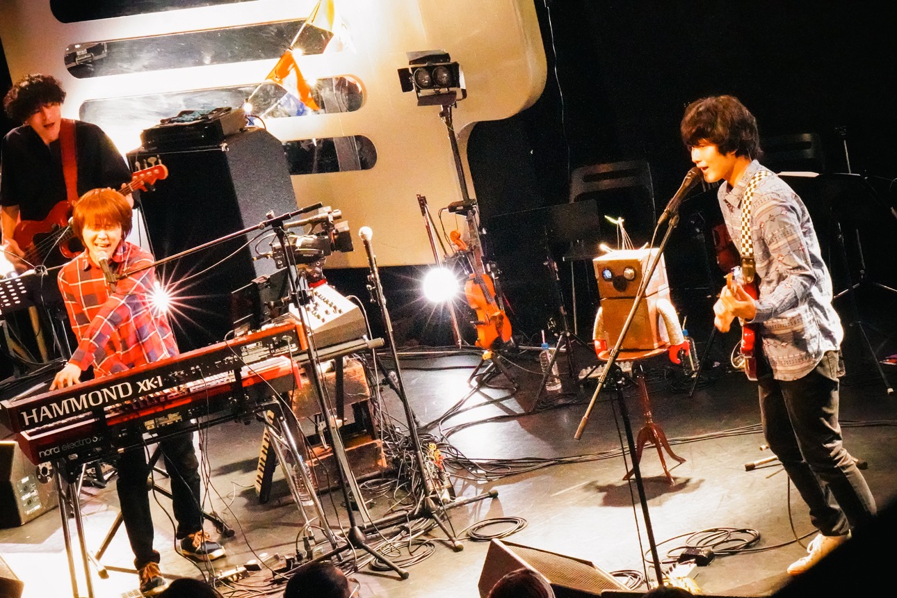 「カミナリグモ15th Anniversary Live "Another Trip to Another Somewhere"」の様子。（Photo by nakamura shiori）