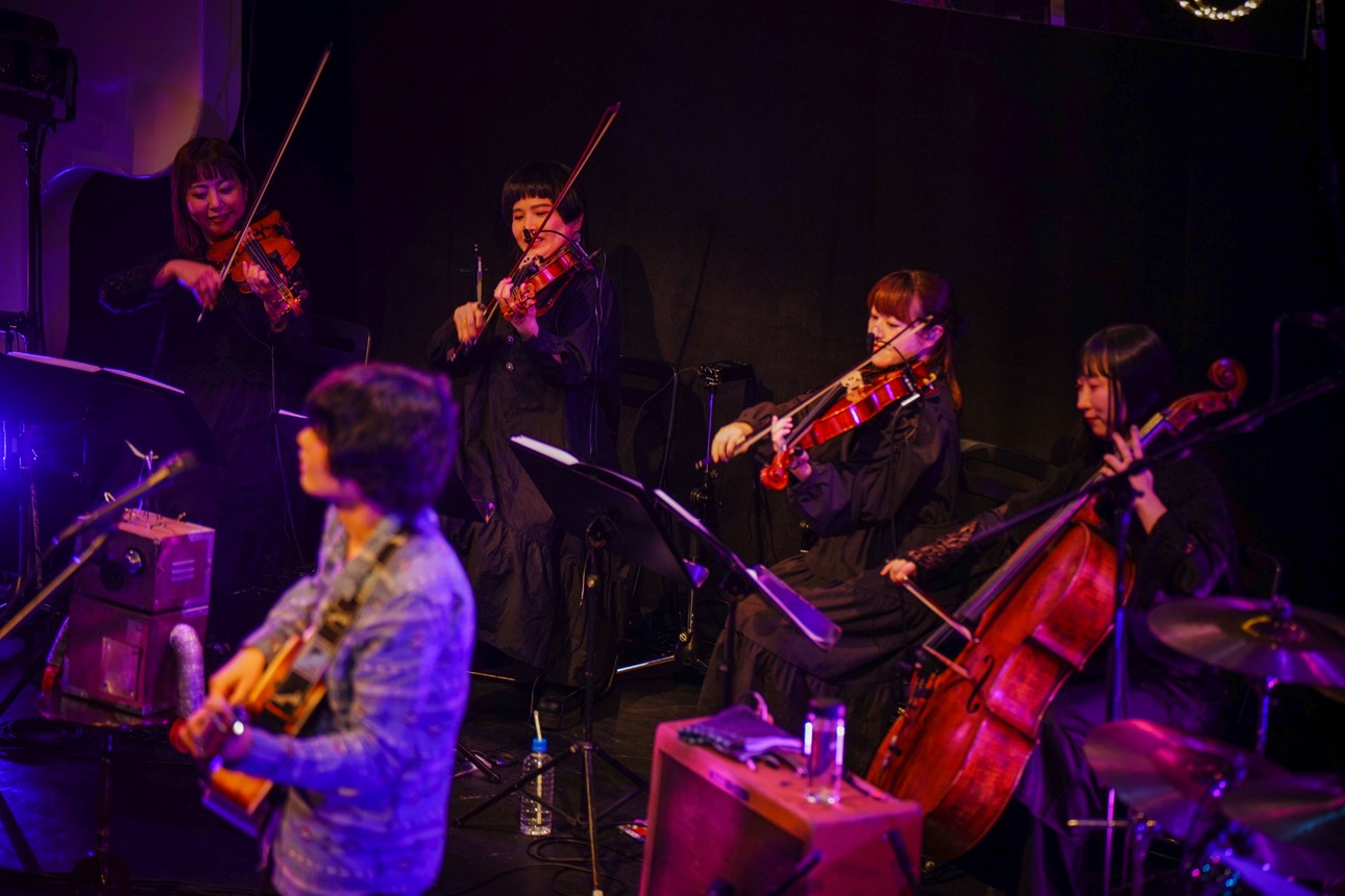 「カミナリグモ15th Anniversary Live "Another Trip to Another Somewhere"」の様子。（Photo by nakamura shiori）