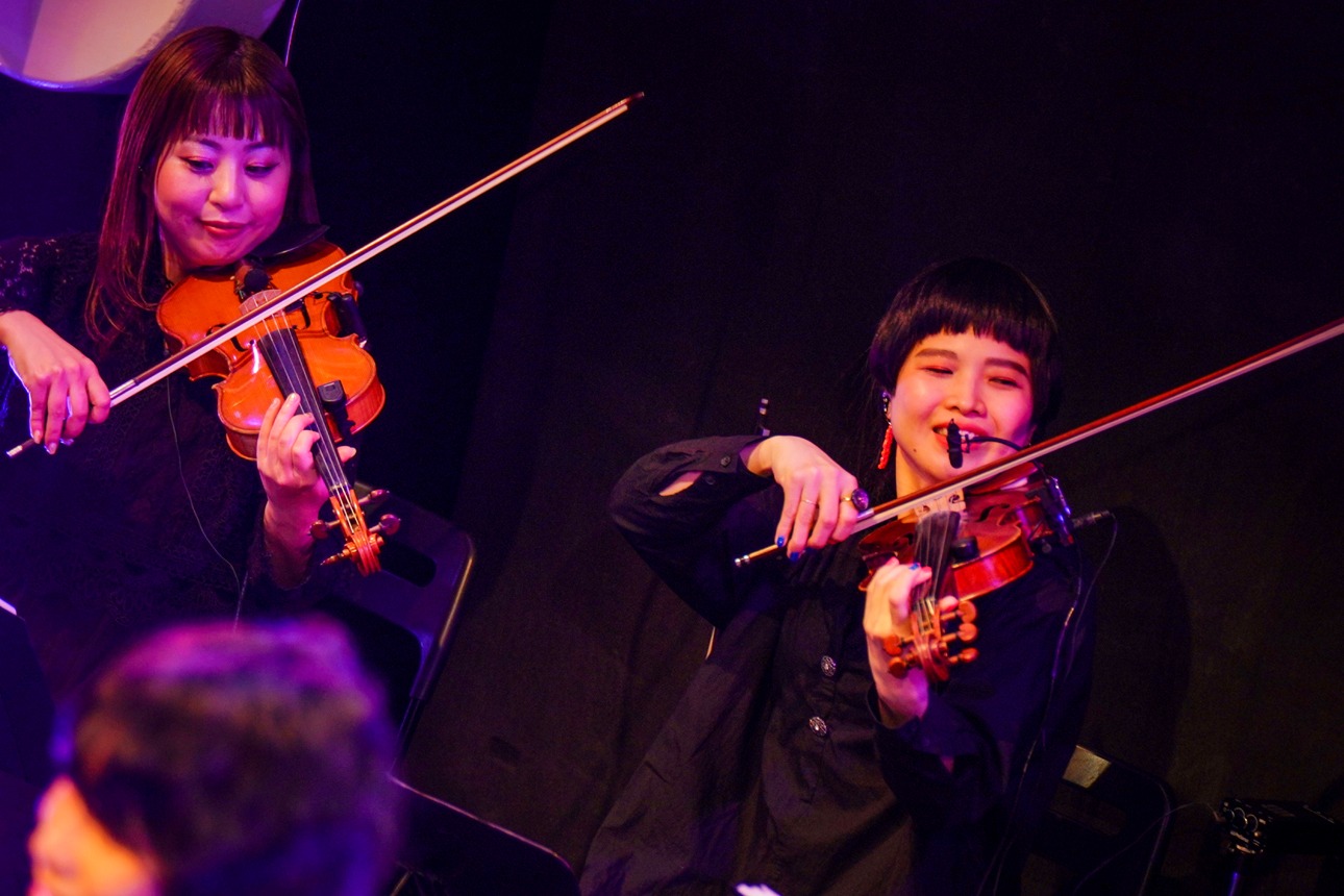 「カミナリグモ15th Anniversary Live "Another Trip to Another Somewhere"」の様子。（Photo by nakamura shiori）