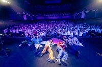 アンコールで撮影された記念写真。（撮影：田中聖太郎）