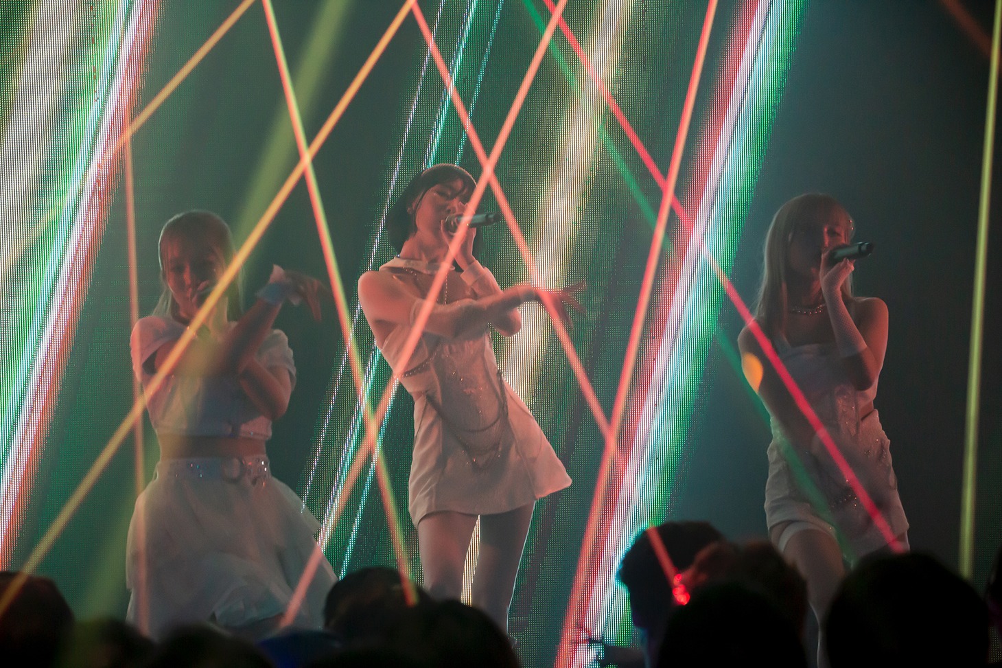「SANDAL TELEPHONE LIVE2022 "REFLEX" CLUB SET」の様子。（Photo by TAKASHI KONUMA）