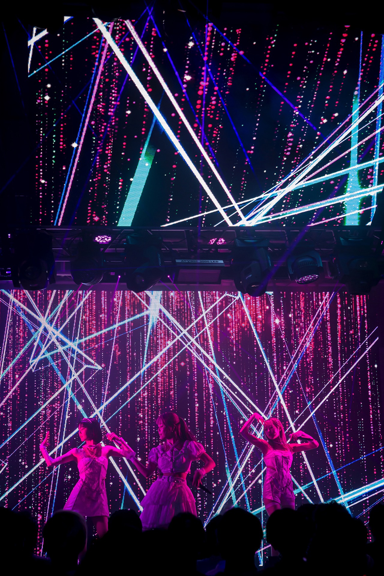 「SANDAL TELEPHONE LIVE2022 "REFLEX" CLUB SET」の様子。（Photo by TAKASHI KONUMA）