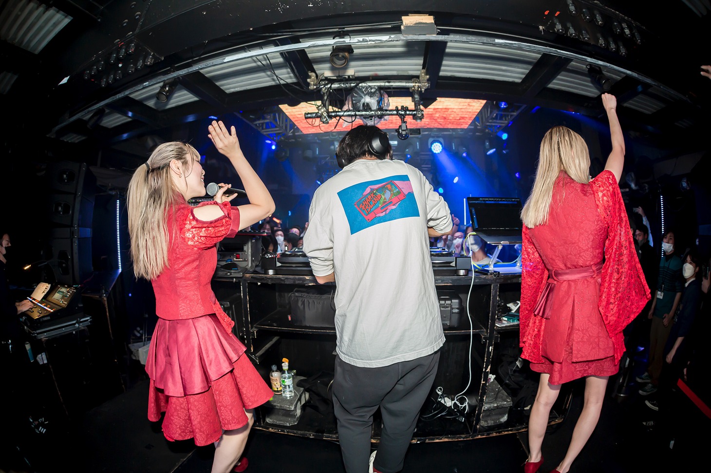 「SANDAL TELEPHONE LIVE2022 "REFLEX" CLUB SET」の様子。（Photo by TAKASHI KONUMA）