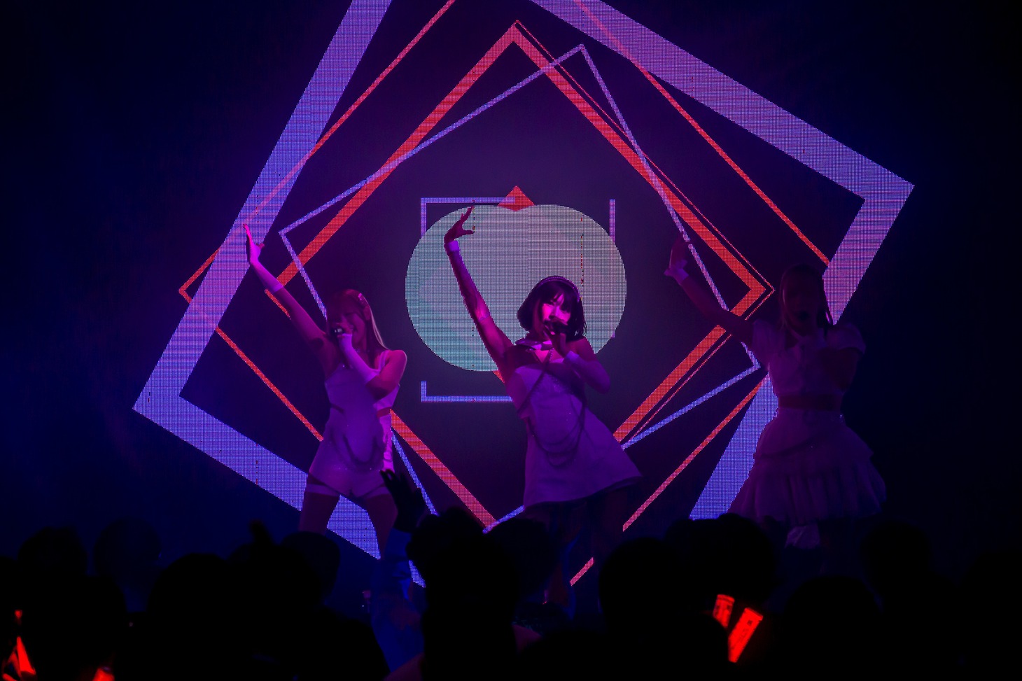 「SANDAL TELEPHONE LIVE2022 "REFLEX" CLUB SET」の様子。（Photo by TAKASHI KONUMA）