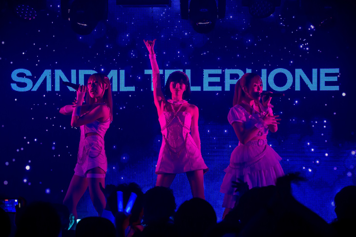 「SANDAL TELEPHONE LIVE2022 "REFLEX" CLUB SET」の様子。（Photo by TAKASHI KONUMA）