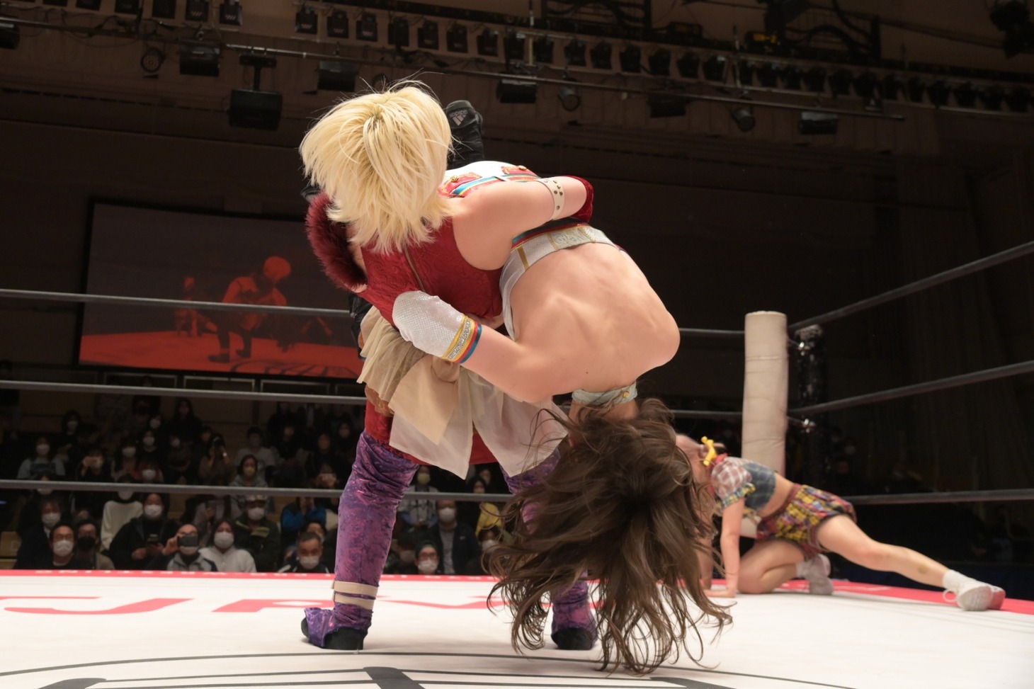 赤井沙希＆荒井優希の3度目の防衛戦より。(c)東京女子プロレス