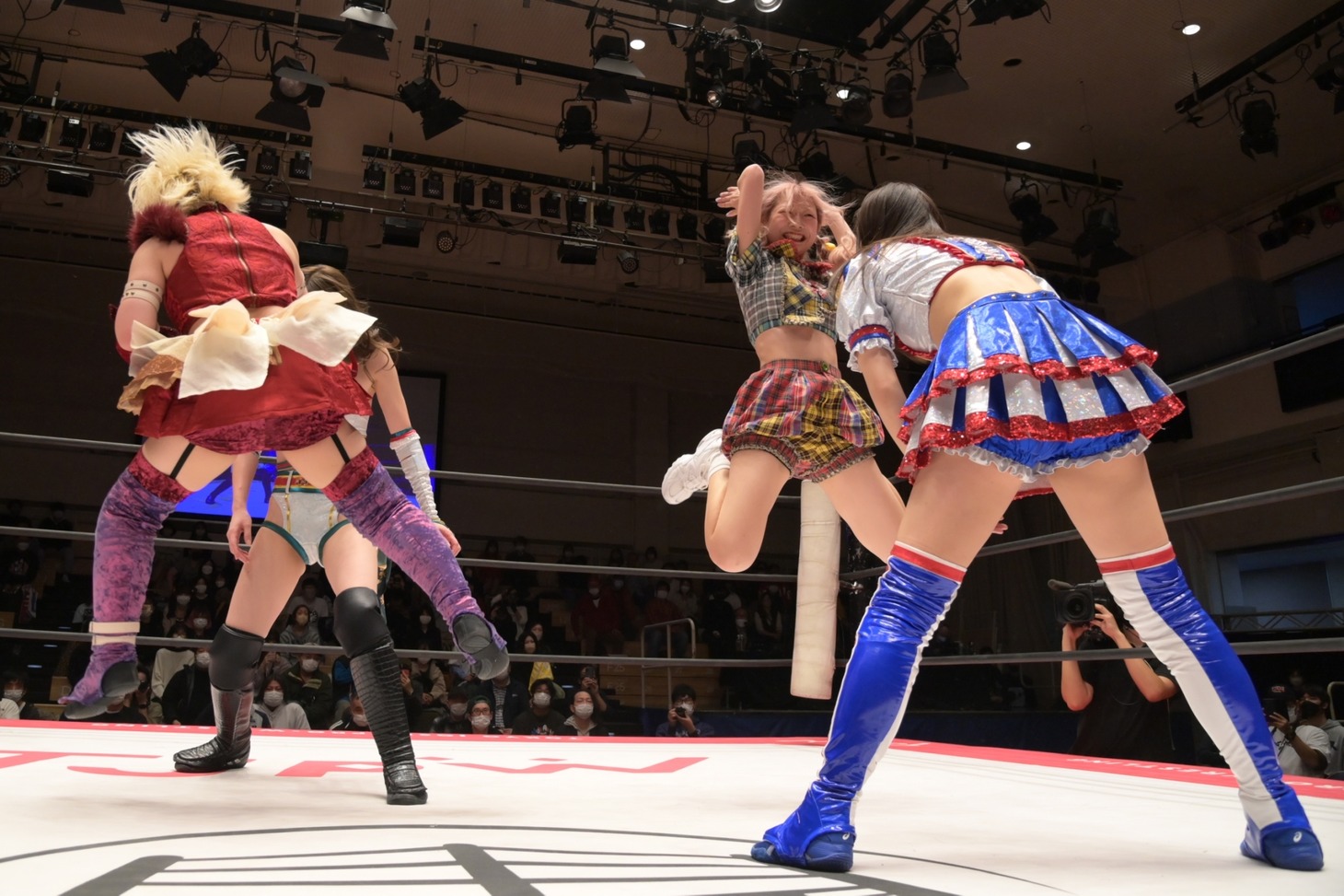 赤井沙希＆荒井優希の3度目の防衛戦より。(c)東京女子プロレス