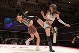 赤井沙希＆荒井優希の3度目の防衛戦より。(c)東京女子プロレス