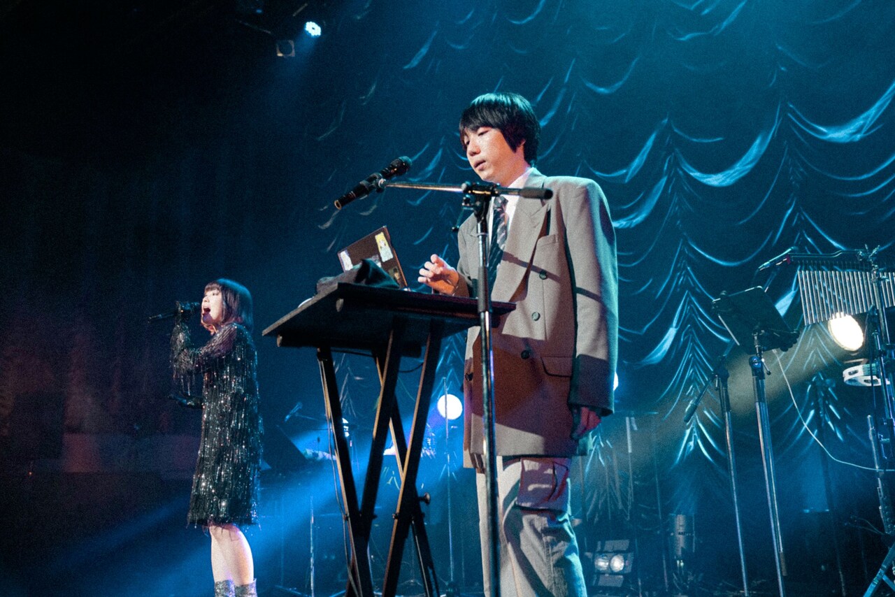 左から降幡愛、Night Tempo。（Photo by ASAMI NOBUOKA）