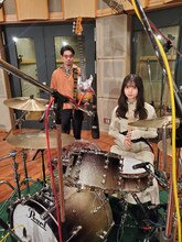 左からハマ・オカモト（OKAMOTO'S）、齋藤飛鳥（乃木坂46）。 (c)テレビ朝日