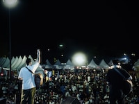 「11回シラチャ日本祭り」での瑛人のパフォーマンスの様子。