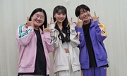 左からよしこ（ガンバレルーヤ）、Kawaguchi Yurina、まひる（ガンバレルーヤ）。
