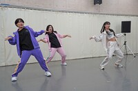 「Cheeky Cheeky」を踊るKawaguchi Yurina×ガンバレルーヤ。