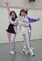 「Cheeky Cheeky」を踊るKawaguchi Yurina×ガンバレルーヤ。