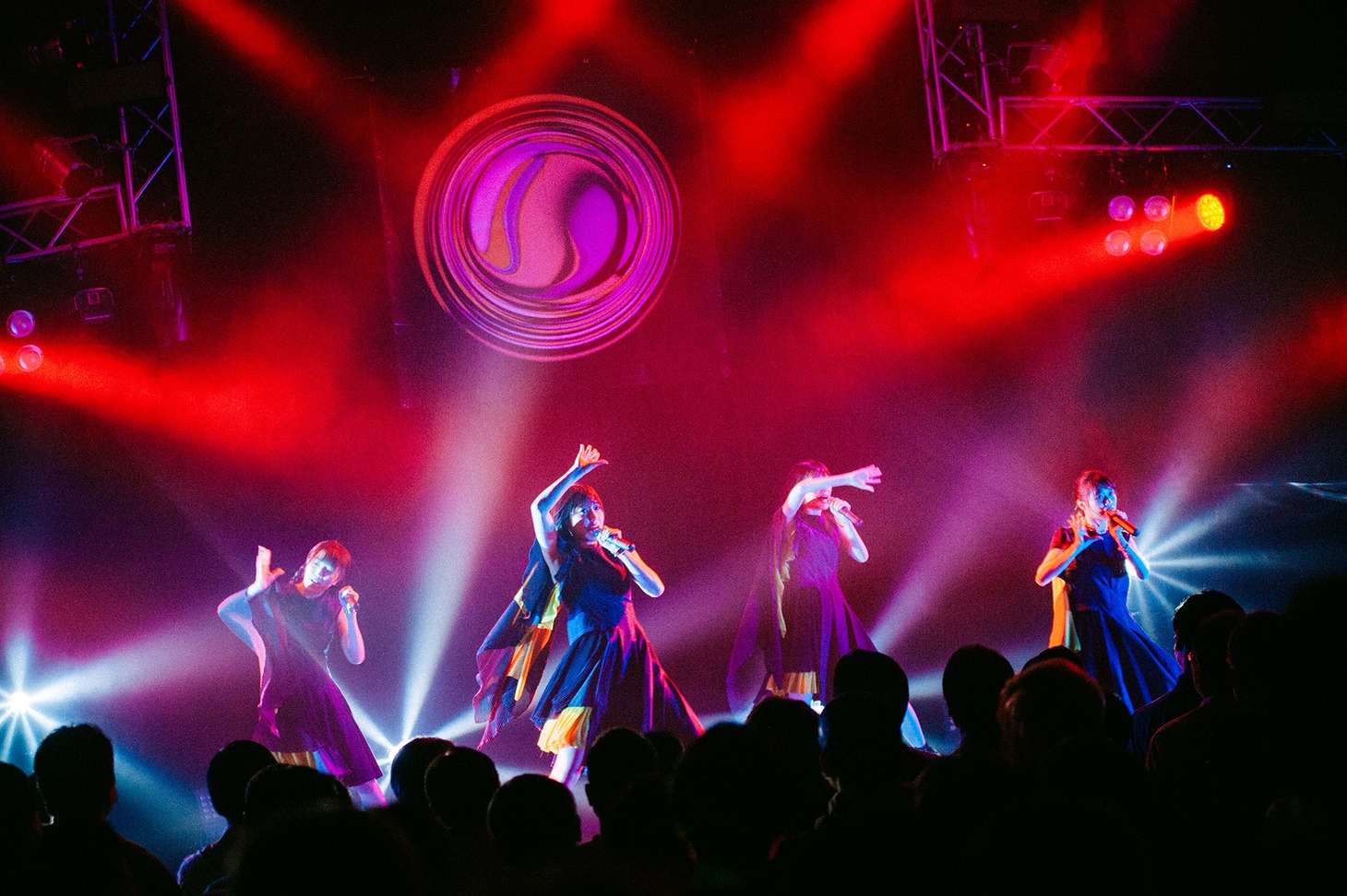 「RYUTist 結成11周年秋冬ツアー【（エン）】」初日公演の様子。（撮影：垂水佳菜）