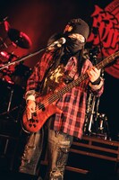 内田雄一郎（B）（撮影：コザイリサ）