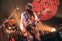 内田雄一郎（B）（撮影：コザイリサ）