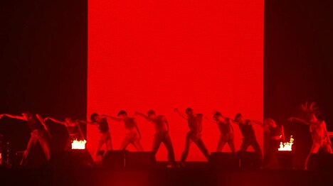 米津玄師「KICK BACK」ダンスプラクティスビデオより。