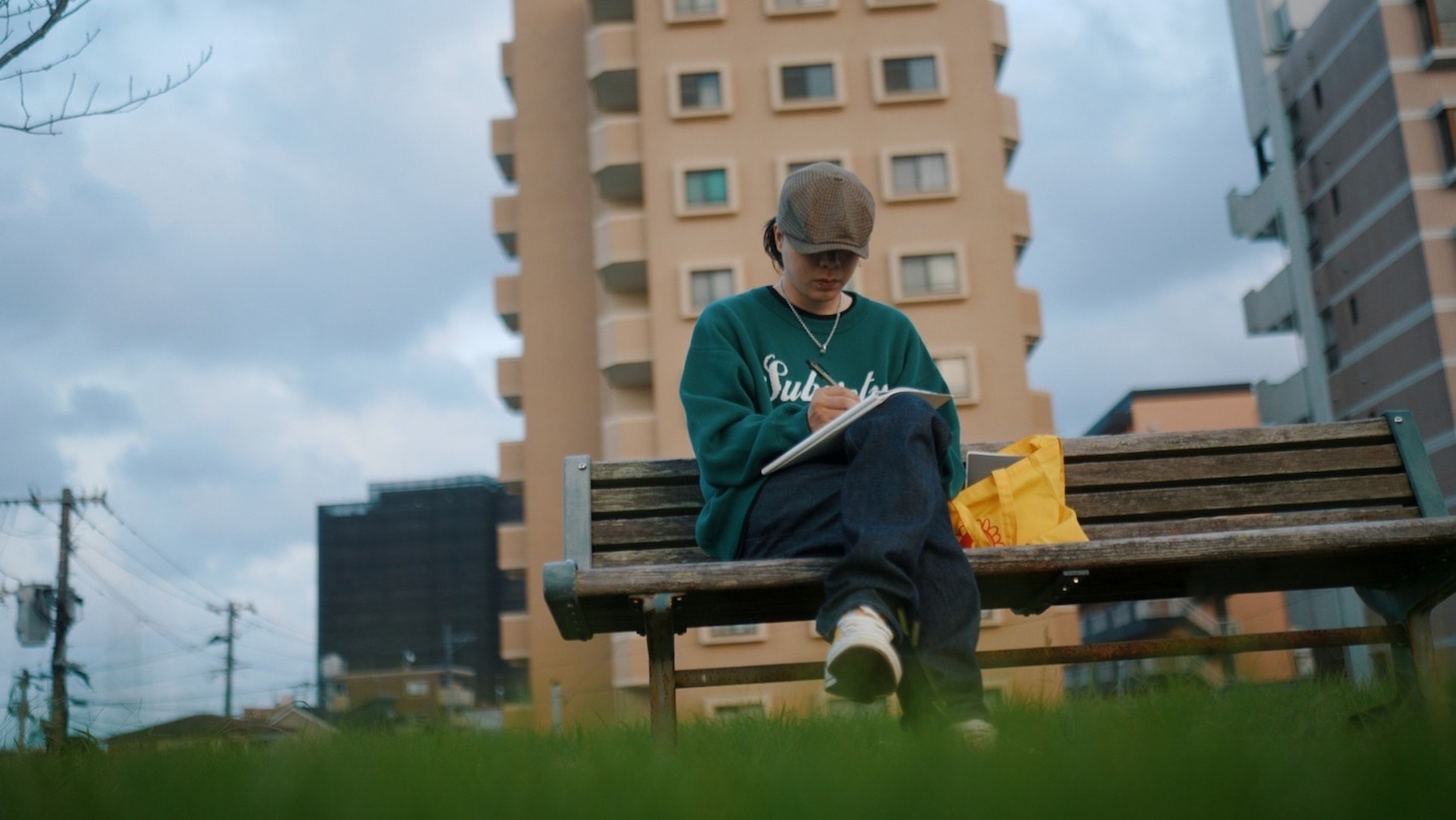 GADORO「ここにいよう」ミュージックビデオより。