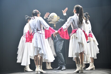 かのやカンパチロウと踊るばってん少女隊。