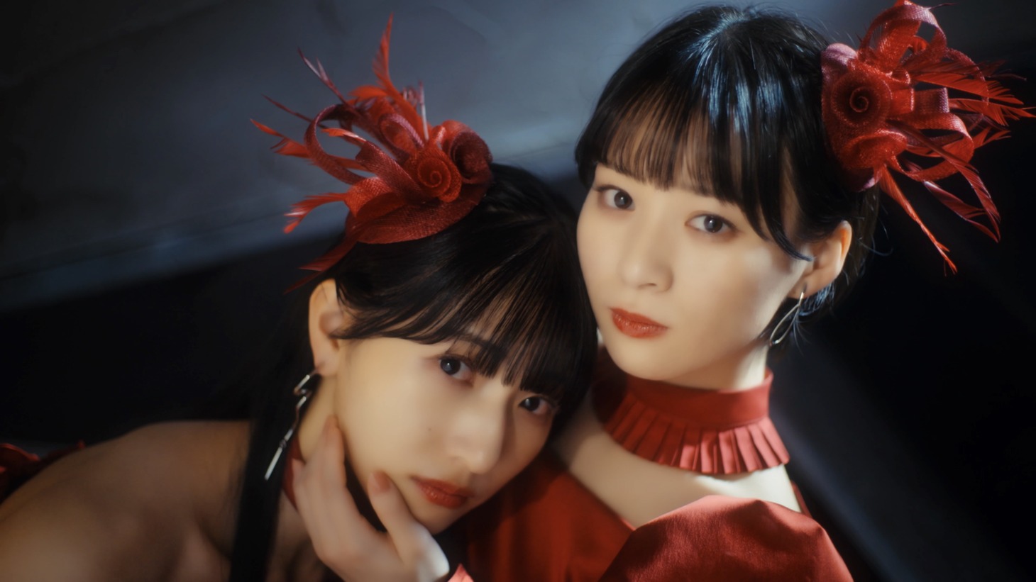 ≠ME「ピオニーズ」のミュージックビデオより。(c)YOANI/KING RECORDS