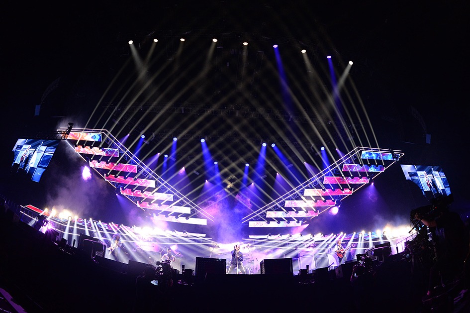 「B'z LIVE-GYM 2022 -Highway X-」の様子。(c)VERMILLION RECORDS