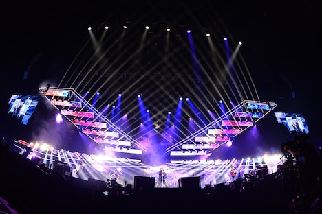 「B'z LIVE-GYM 2022 -Highway X-」の様子。(c)VERMILLION RECORDS