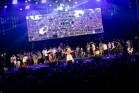 「KAKUBARHYTHM 20years Anniversary Special Vol.10 Final」のフィナーレの様子。（撮影：三浦知也）