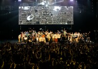 「KAKUBARHYTHM 20years Anniversary Special Vol.10 Final」のフィナーレの様子。（撮影：三浦知也）