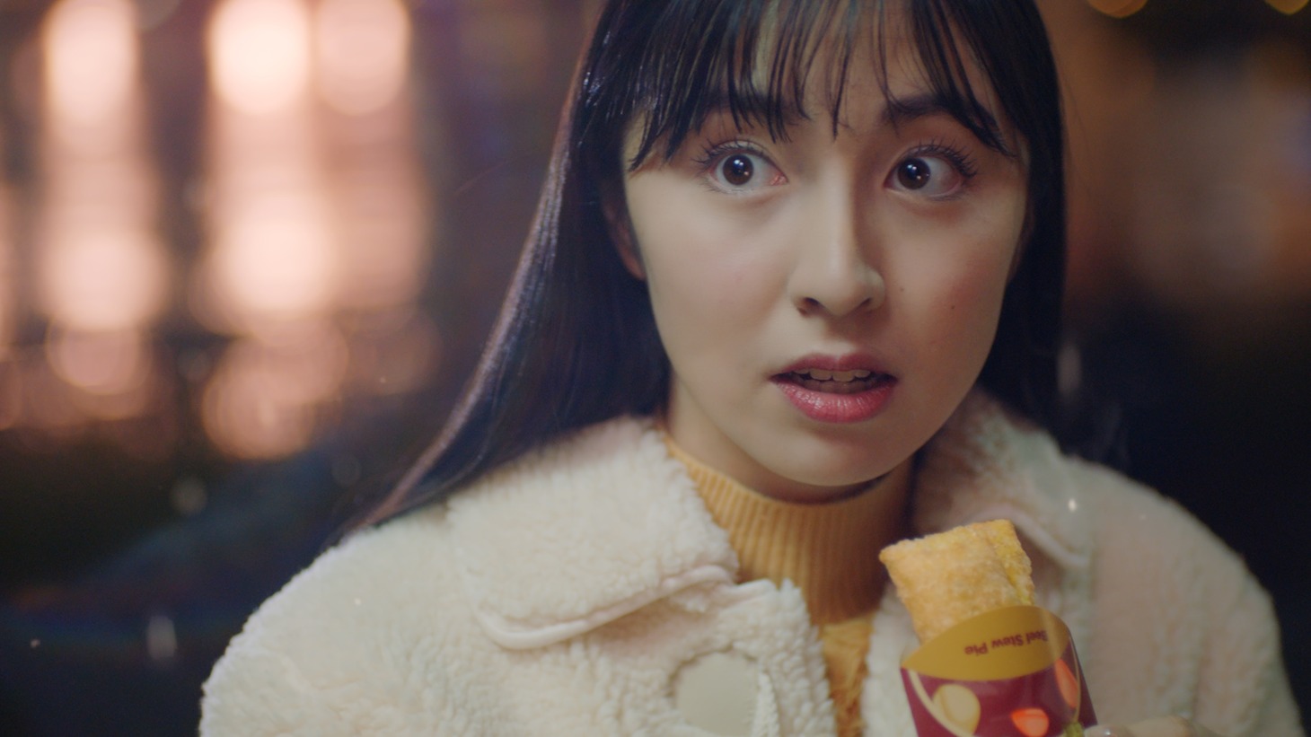 マクドナルドの新テレビCM「ビーフシチューパイ パイがすべてさ」編のワンシーン。