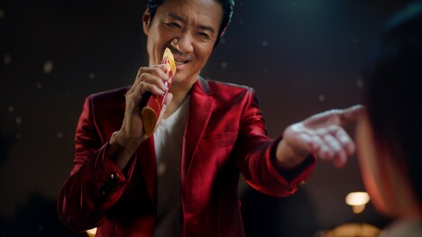 マクドナルドの新テレビCM「ビーフシチューパイ パイがすべてさ」編のワンシーン。