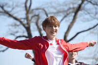 準備体操を指揮するユーキ。