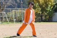 準備体操をするハル。