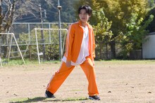 準備体操をするハル。