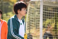 ハンドボール投げに挑戦するタクヤ。