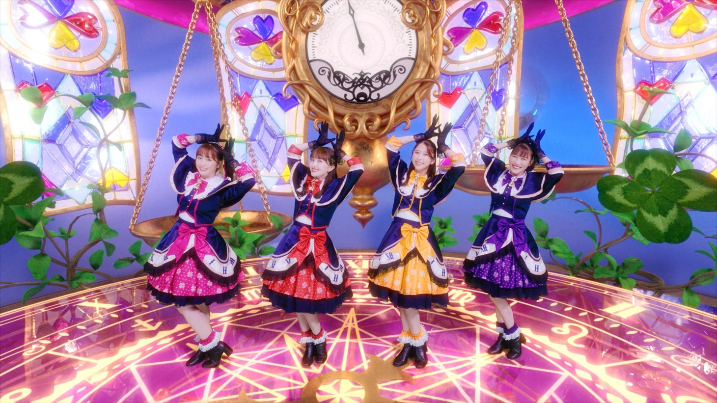ももいろクローバーZ「Majoram Therapie」ミュージックビデオより。