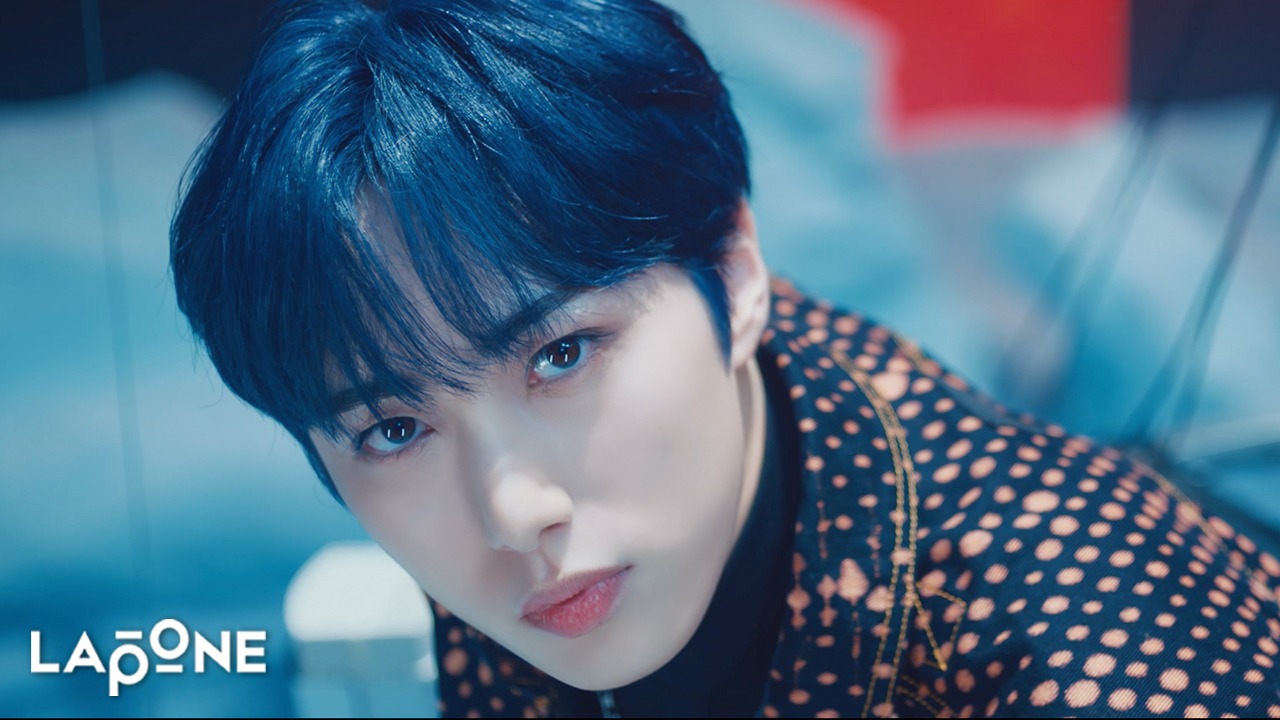 INI「SPECTRA」ミュージックビデオより。 (c)LAPONE ENTERTAINMENT