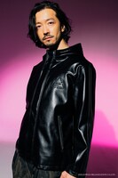 「hide × glamb」第2弾コラボアパレルルックより。(c)HEADWAX ORGANIZATION CO.,LTD.